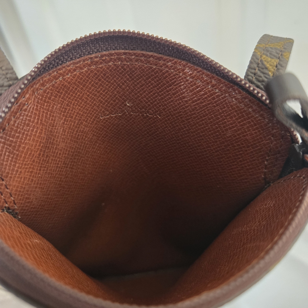Elegant Monogram Crossbody Wallet - Picture 4 of 6